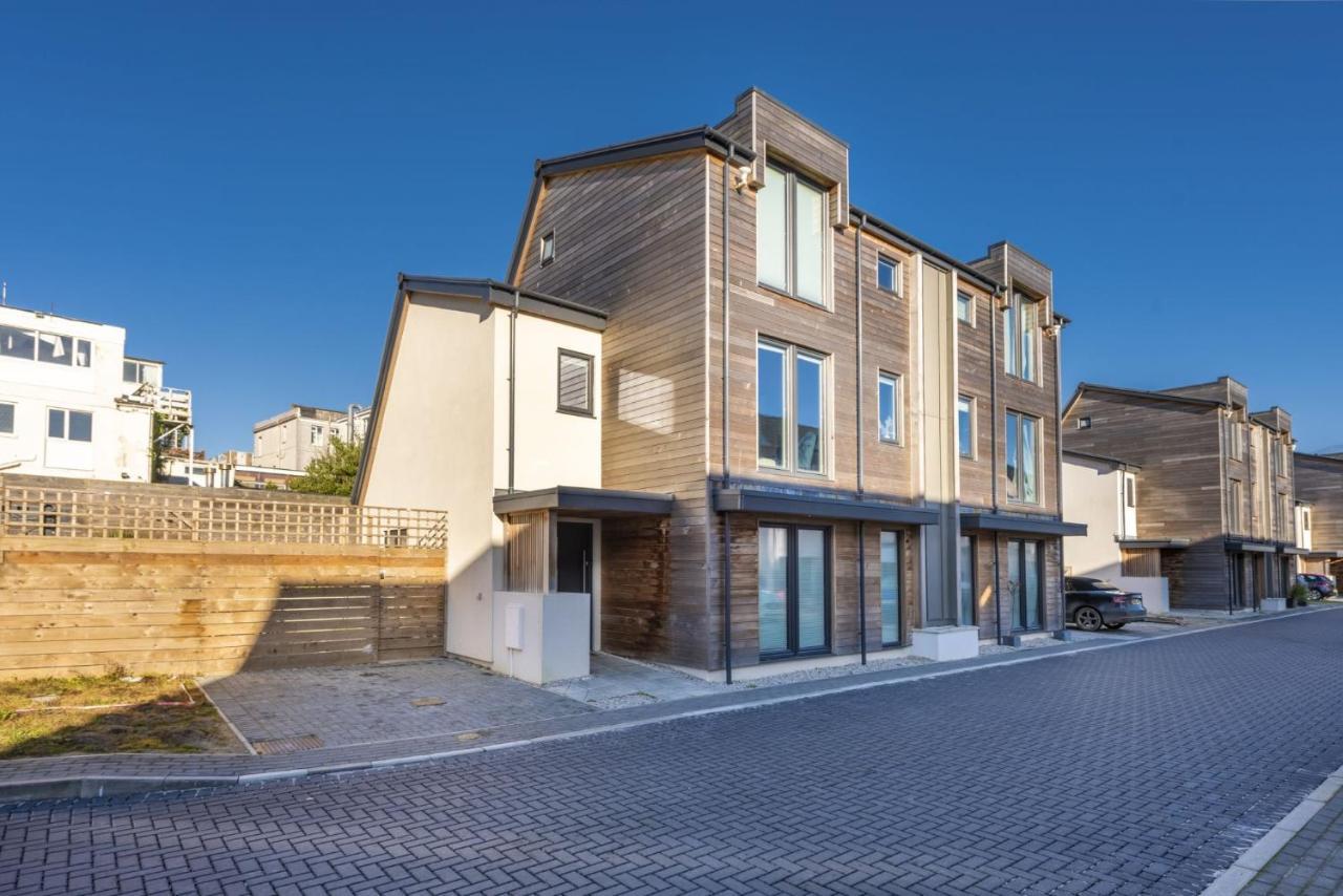 Hilgrove House *